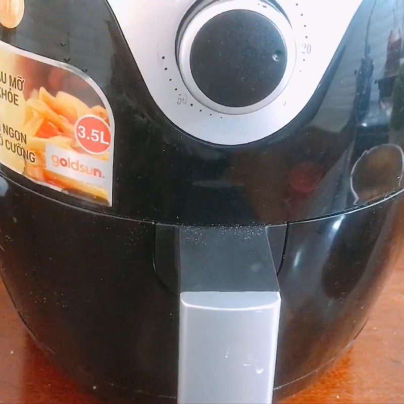 Step 4 Pouring the batter and baking the cake Yogurt apple sponge cake using an air fryer