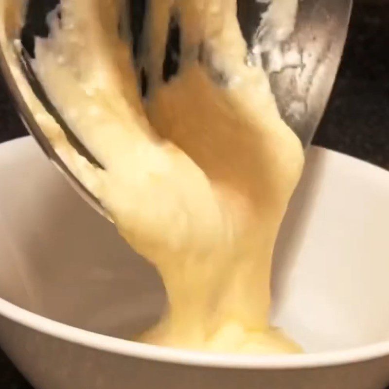 Step 5 Pouring the mold and baking Cheese sponge cake using an air fryer