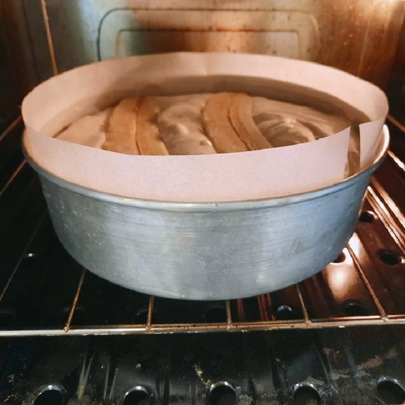 Step 5 Pouring the mold and baking the coconut milk banana sponge cake in the oven