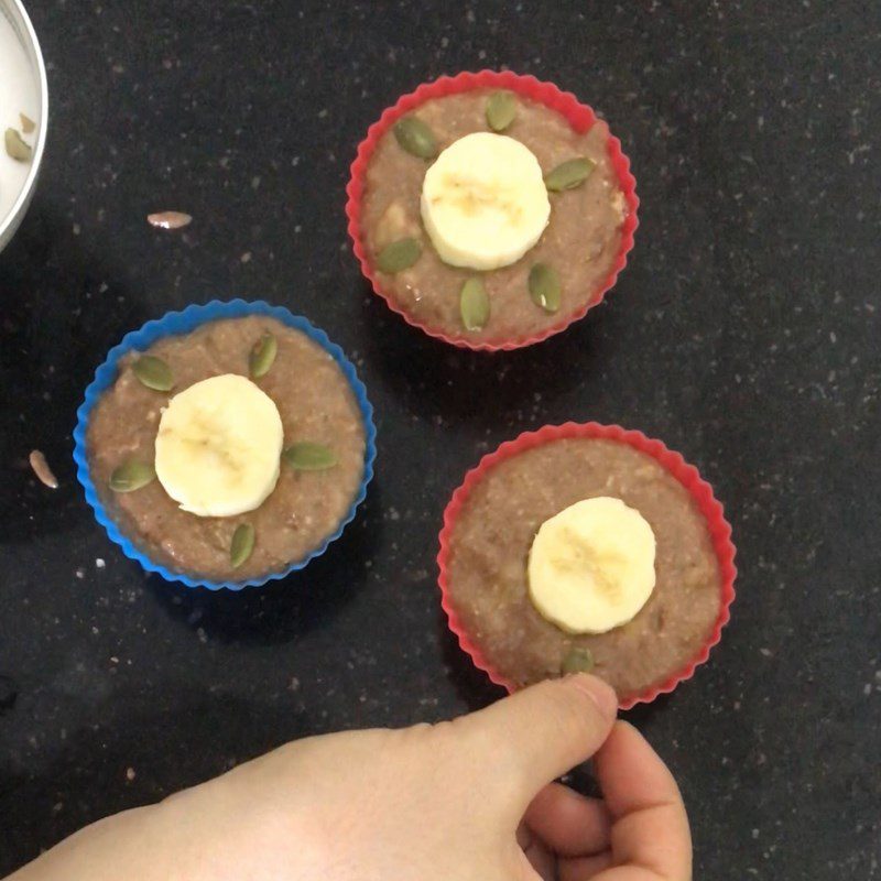 Step 3 Pouring into molds and baking the cake Oatmeal banana cake