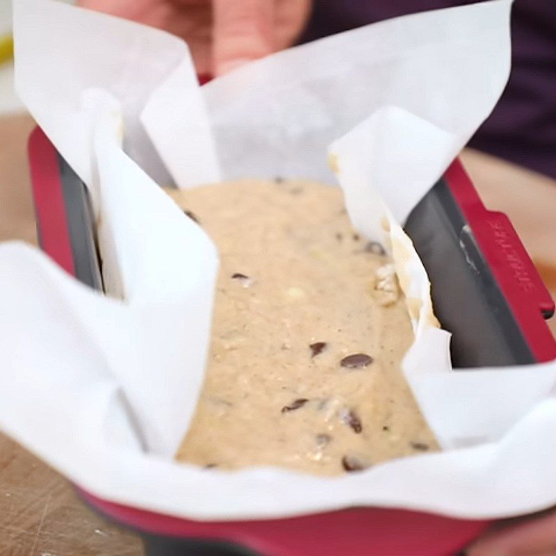 Step 4 Pour into the mold and bake in the microwave Banana chocolate cake baked in the microwave