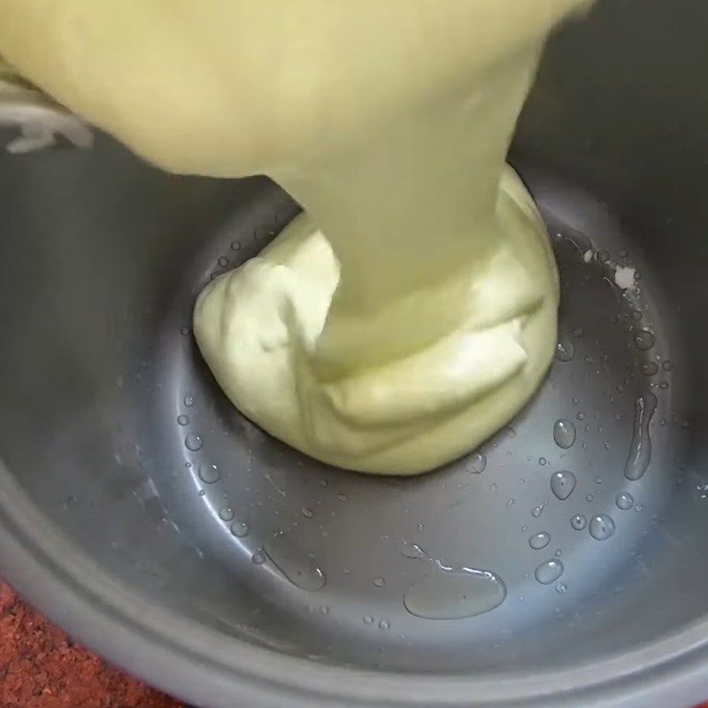 Step 4 Pouring the batter and baking with a rice cooker Pandan chiffon cake