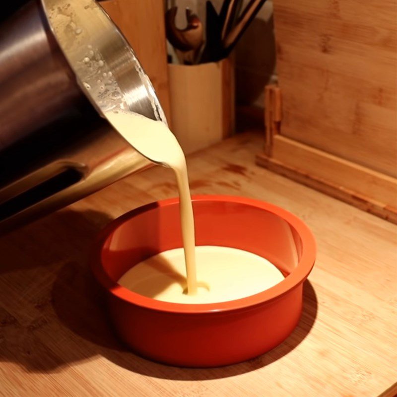 Step 3 Pour into the Mold and Steam the Cake Banana Cake