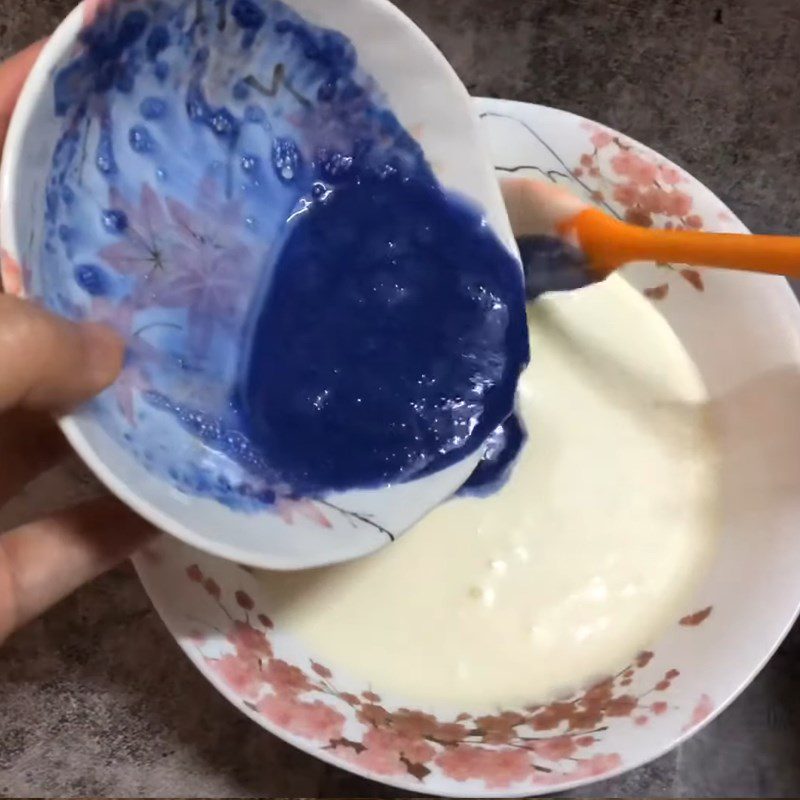 Step 5 Pour the second mousse layer Tofu mousse with butterfly pea flower