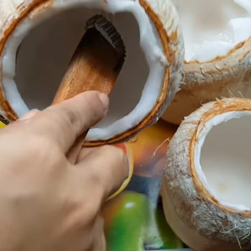 Step 5 Pouring jelly into the coconut