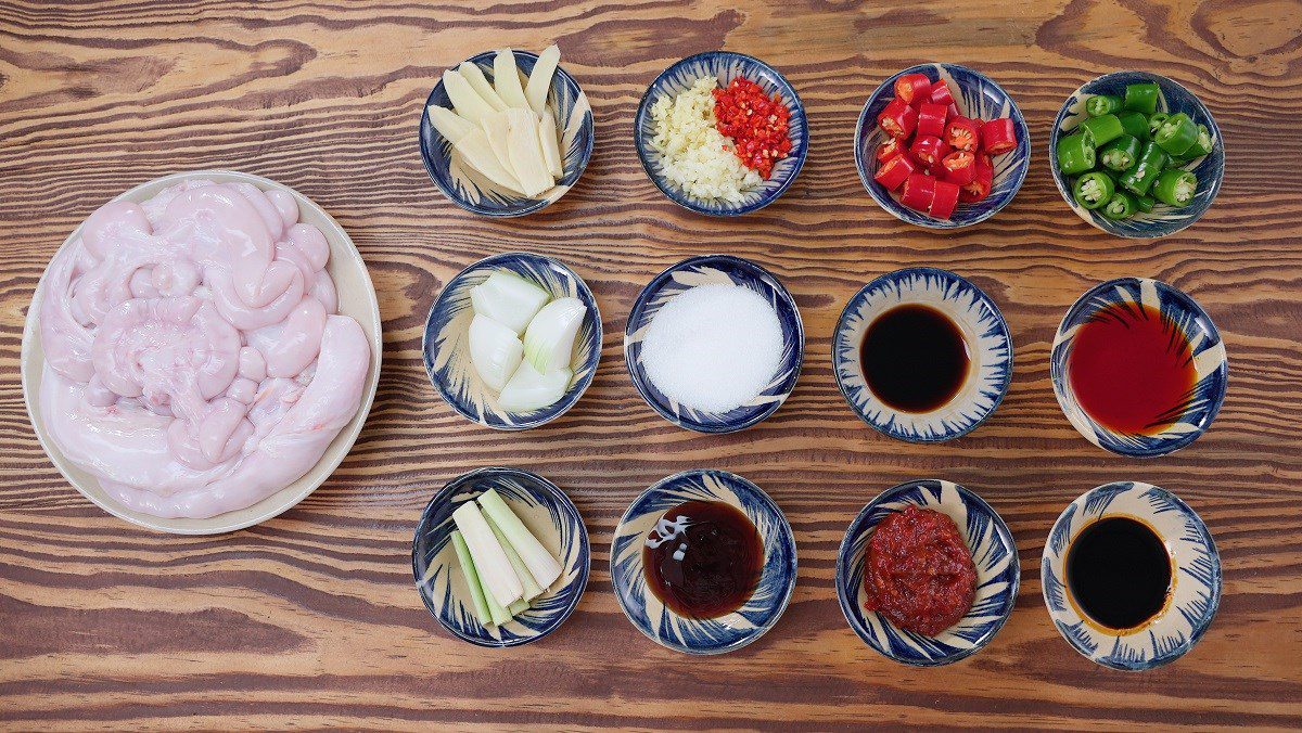 Ingredients for spicy stir-fried sausage casing