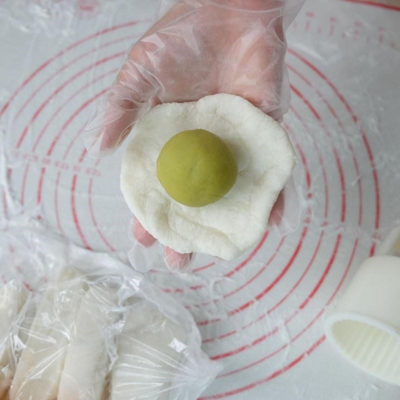 Step 6 Assemble the cake Chewy mooncake with mung bean and pandan filling