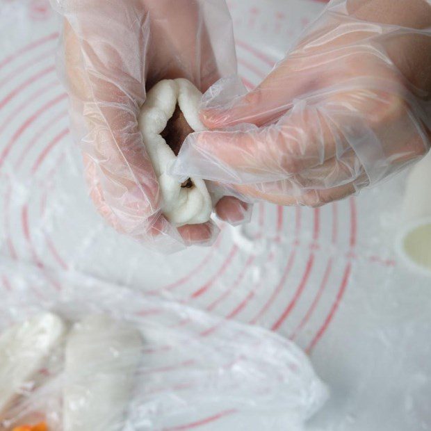 Step 6 Closing the Red Bean Sticky Cake