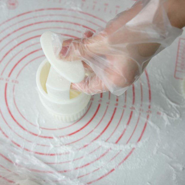 Step 6 Closing the Red Bean Sticky Cake