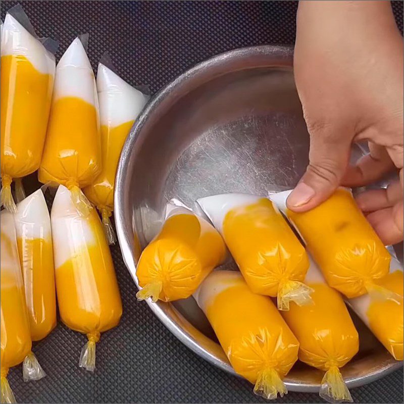 Step 5 Seal the bags and freeze the pumpkin ice cream Pumpkin ice cream bag