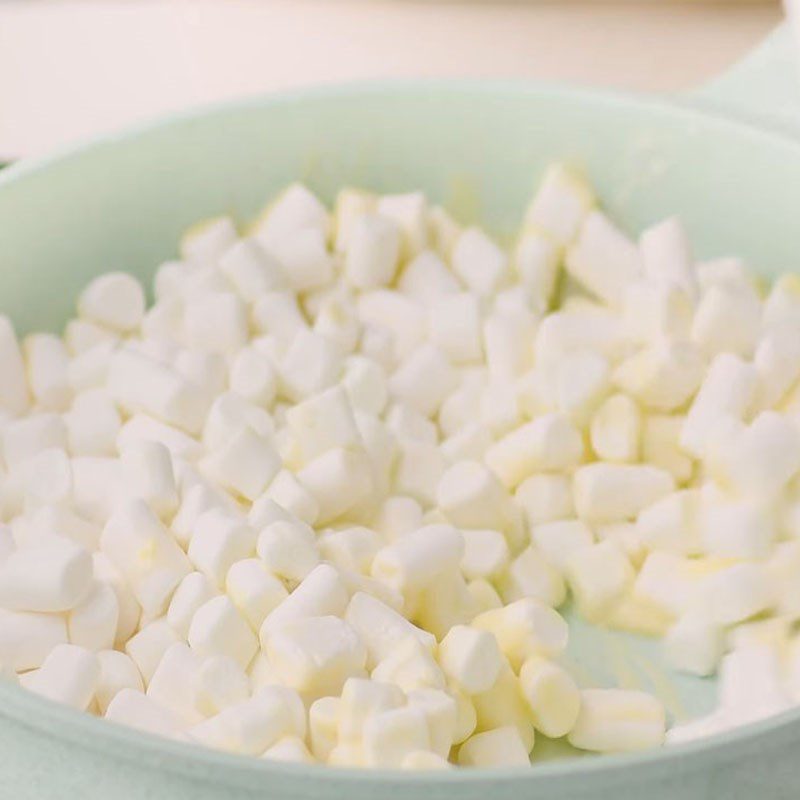 Step 1 Melt the marshmallows for Coconut Milk Coffee Nougat Candy