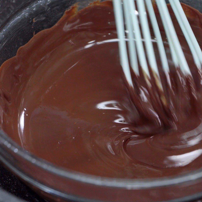 Step 2 Melt chocolate for cheese tart using an air fryer