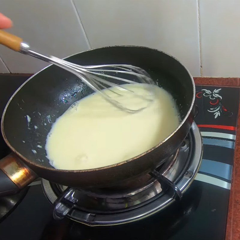 Step 2 Heat the milk for Doraemon cake with egg, milk, and cheese filling