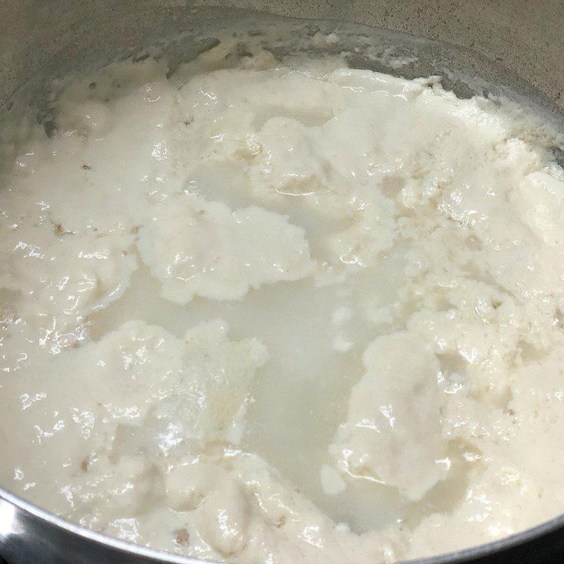 Step 1 Boil soy milk and make the broth for Vegetarian Crab Soup Noodles (recipe shared by users)