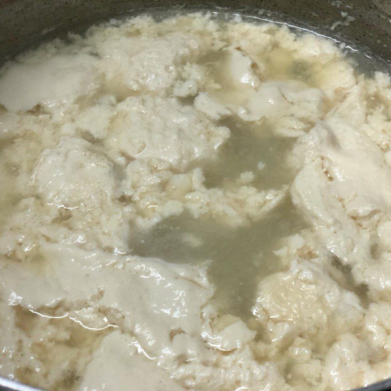 Step 1 Boil soy milk and make the broth for Vegetarian Crab Soup Noodles (recipe shared by users)