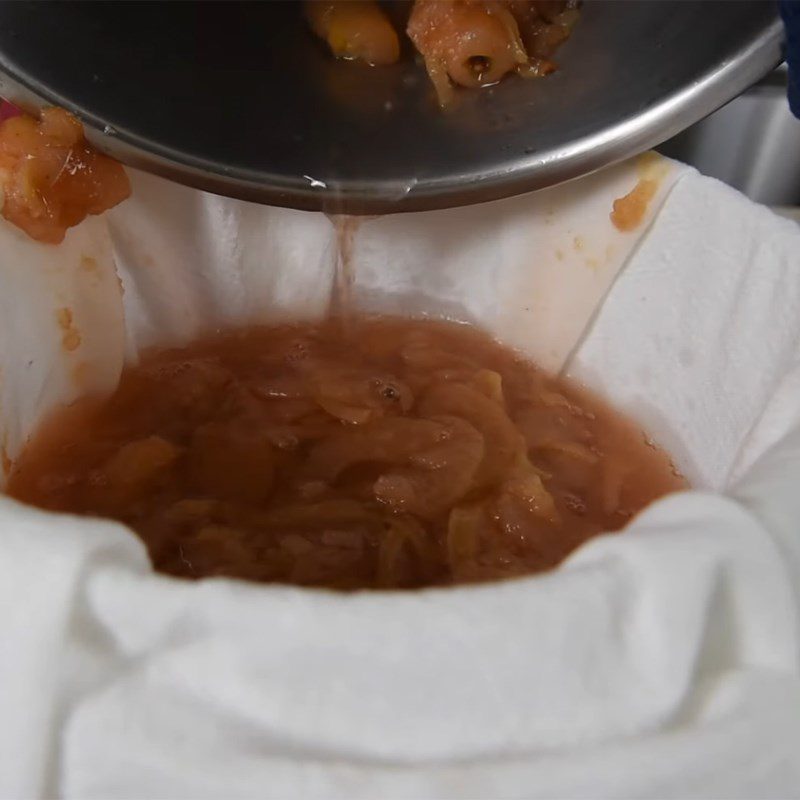 Step 2 Cook apples using a pressure cooker Apple juice using a pressure cooker