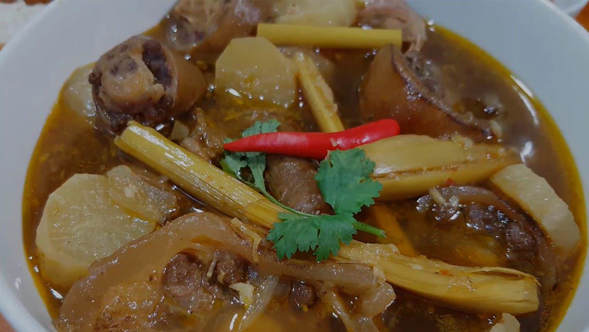 Beef tail stew with lemongrass