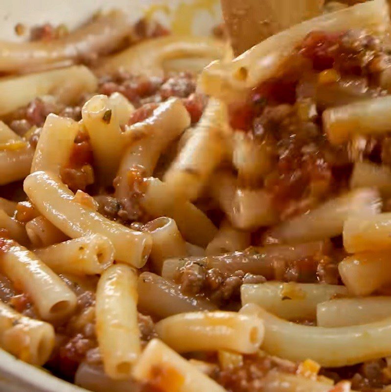 Step 6 Baked macaroni and cheese Baked macaroni with minced beef sauce