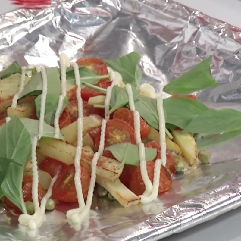 Step 2 Bake the vegetables with fried fish