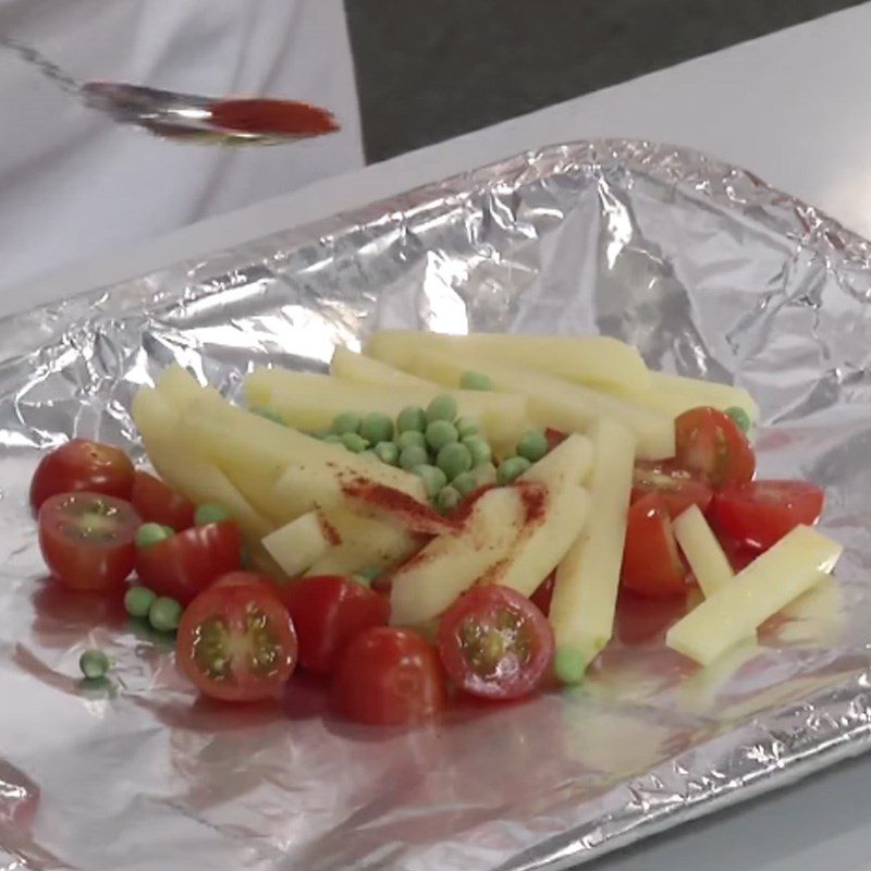 Step 2 Bake the vegetables with fried fish