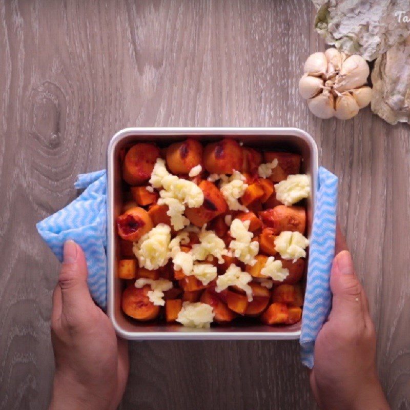 Step 3 Baked sausages with vegetables