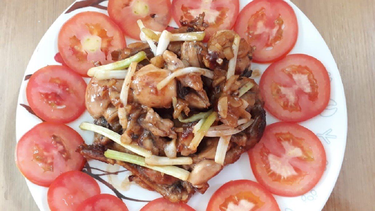 Fried frog with fish sauce