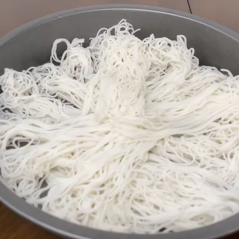 Step 8 Pressing the bánh hỏi dough Traditional bánh hỏi