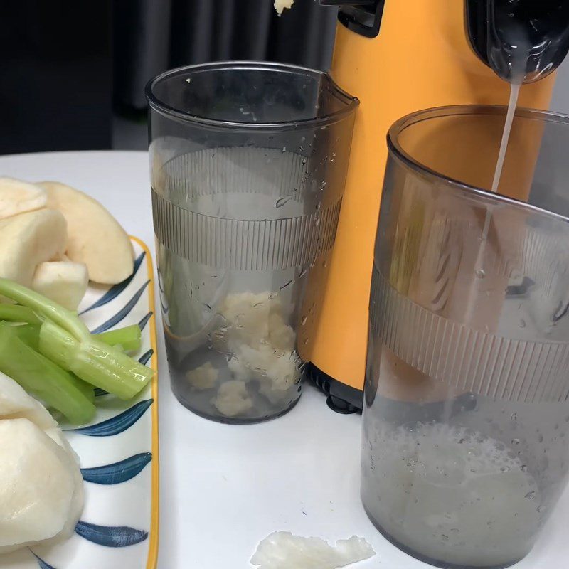 Step 2 Juicing Jicama with Pear and Celery Jicama Pear Celery Juice