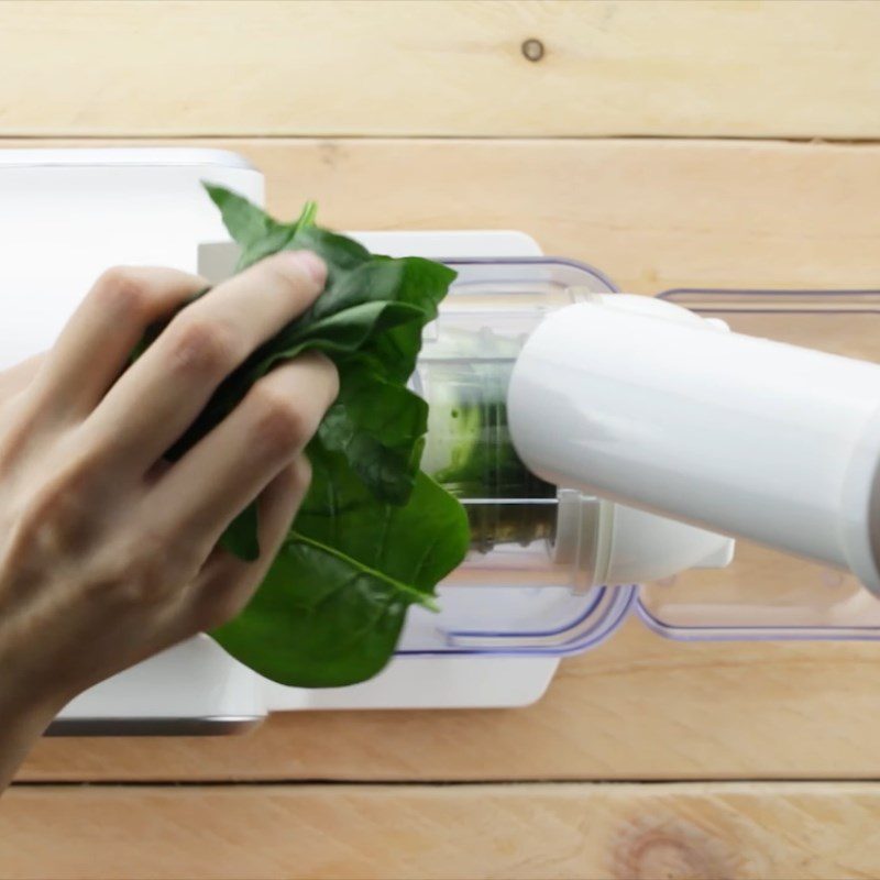 Step 2 Extract the juice from Spinach Juice