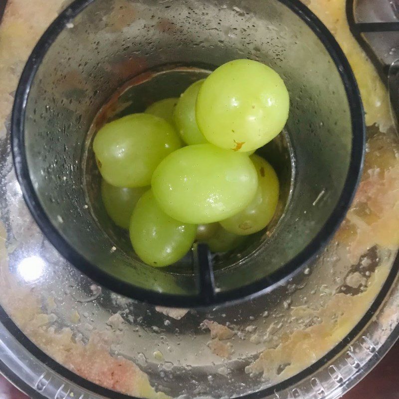 Step 2 Juice green grapes Green grape juice