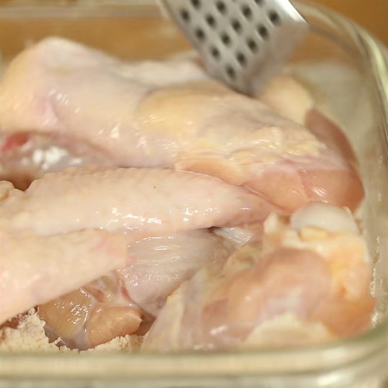 Step 2 Marinate the chicken Fresh milk fried chicken