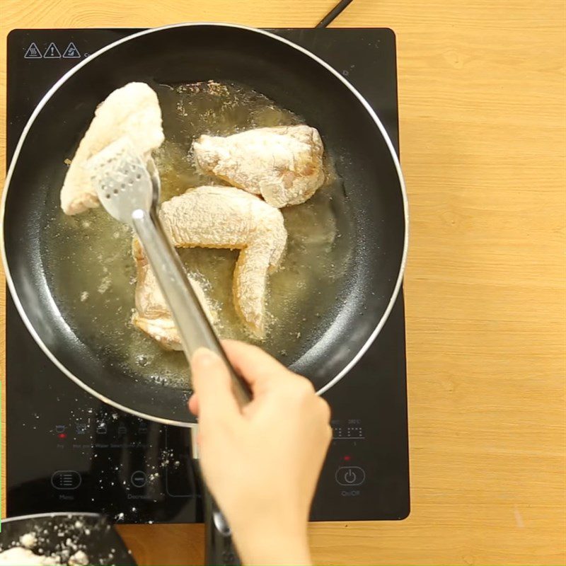 Step 3 Fry the chicken Fresh milk fried chicken