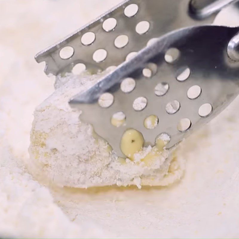 Step 2 Coating the Chicken with Cheese Powder