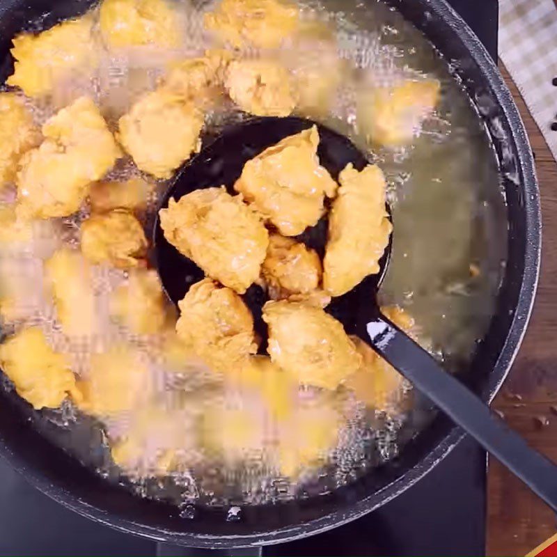 Step 3 Frying the Chicken with Cheese Powder