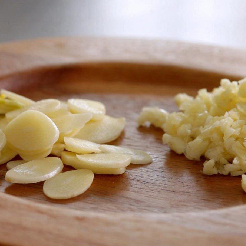 Step 1 Prepare the ingredients for Garlic Fried Beef Tendon