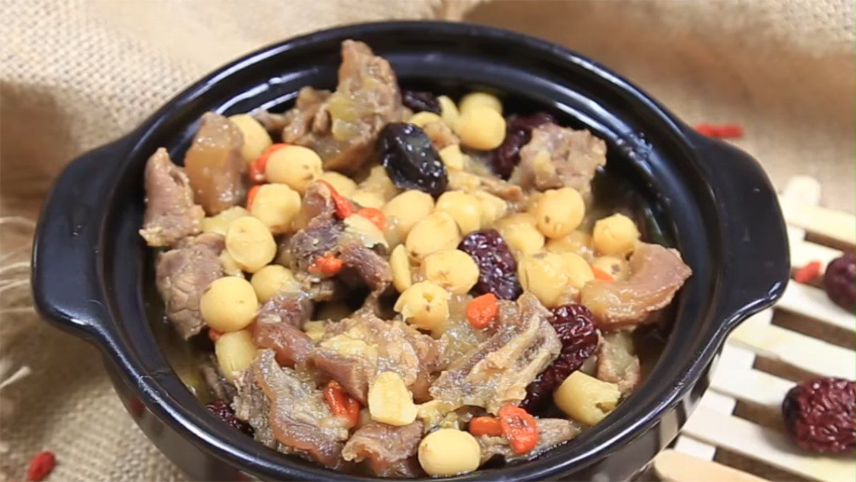 Beef tendon stewed with lotus seeds