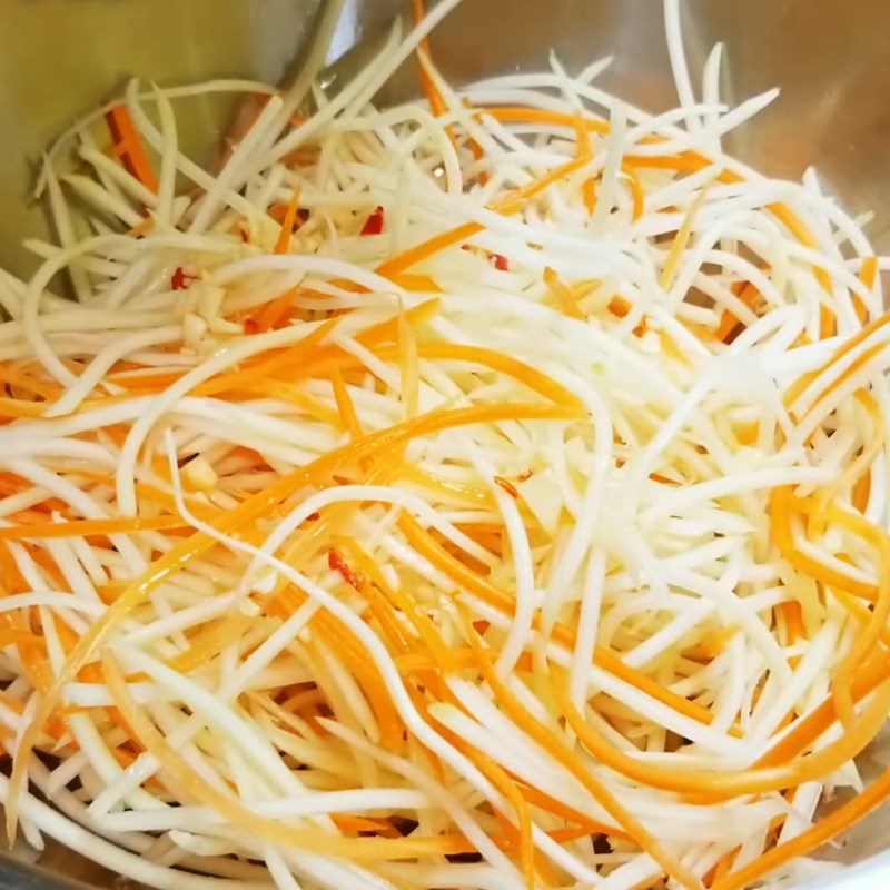 Step 3 Pounding and Mixing Papaya and Carrot Salad