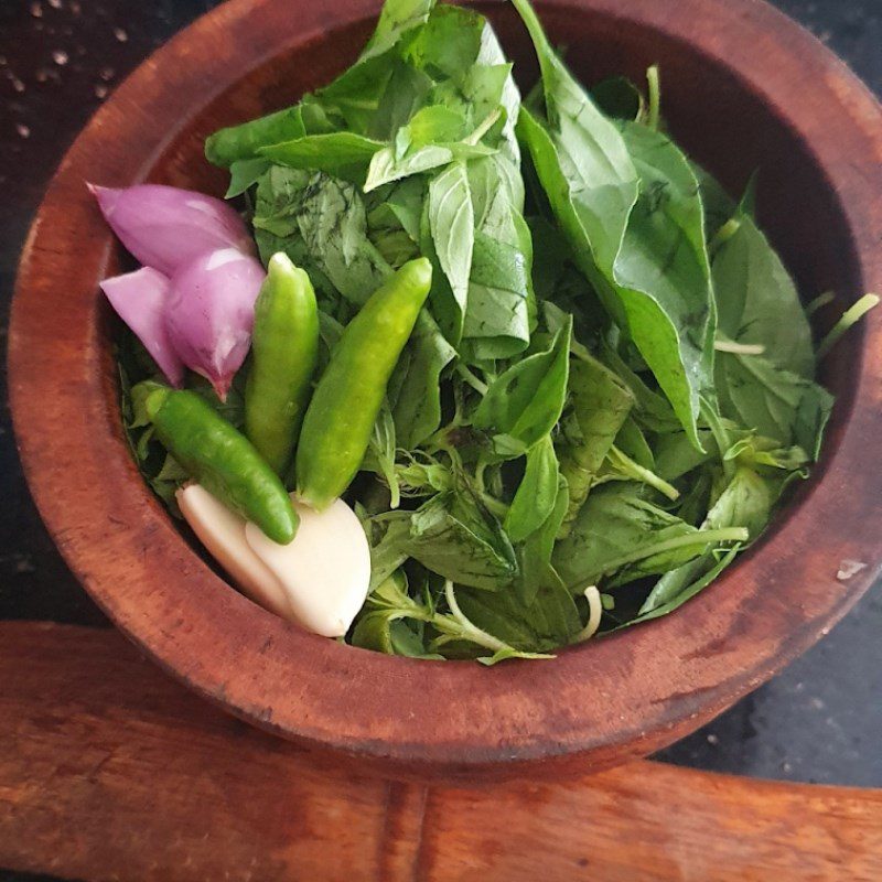 Step 2 Pounding the Vietnamese Balm Leaves Chicken Hotpot