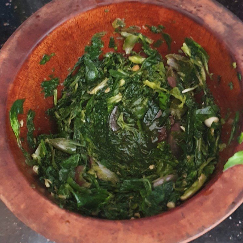 Step 2 Pounding the Vietnamese Balm Leaves Chicken Hotpot