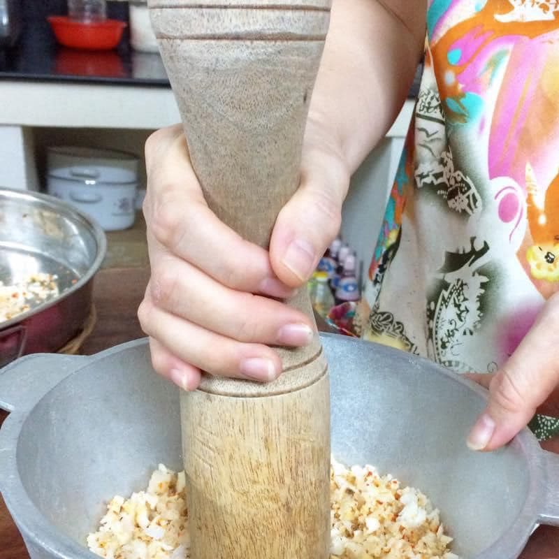 Step 4 Grinding salt Chili salt