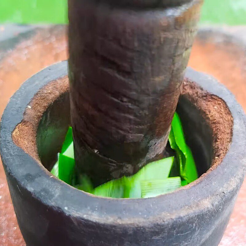 Step 2 Pound the pandan leaves Fresh pandan tea