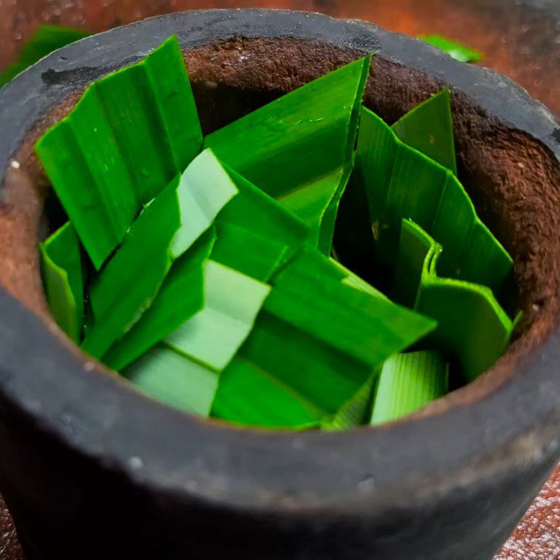 Step 2 Pound the pandan leaves Fresh pandan tea