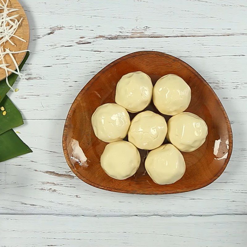 Step 4 Wrapping the cake Mung bean coconut sticky rice cake