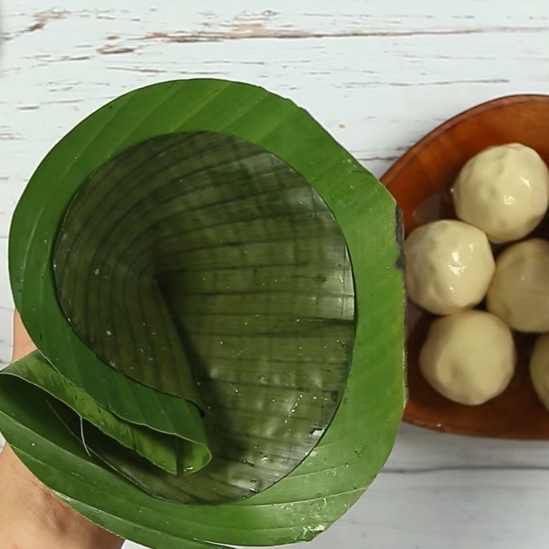 Step 4 Wrapping the cake Mung bean coconut sticky rice cake