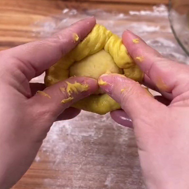 Step 6 Wrapping the buns for pumpkin buns with mung bean filling