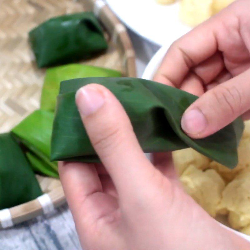 Step 3 Wrapping the cake Banh It with mung bean filling