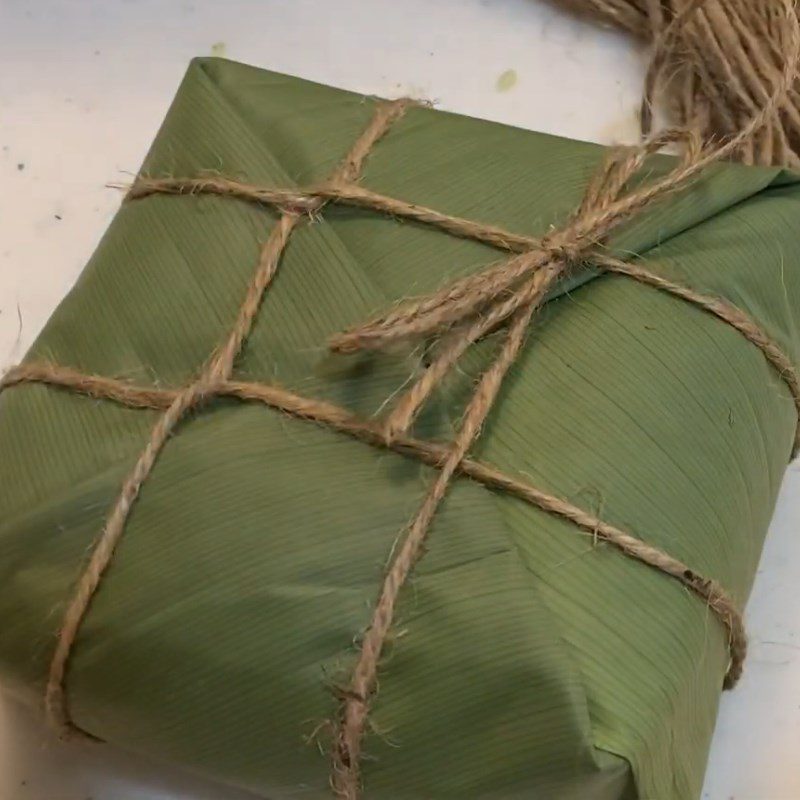 Step 4 Wrapping the cake Cooking sticky rice cake with a rice cooker