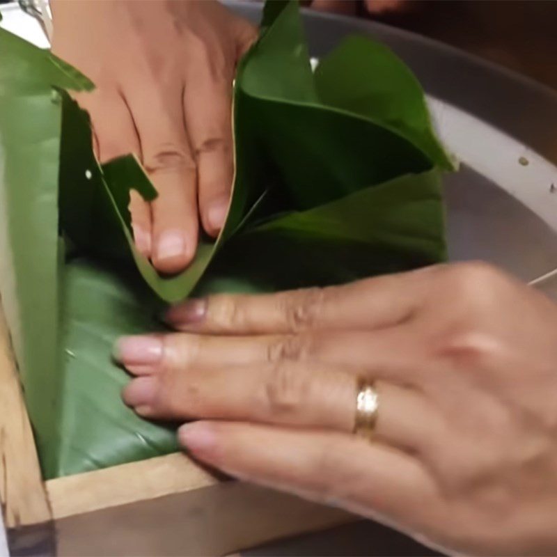 Step 5 Wrapping the Five-Colored Chung Cake