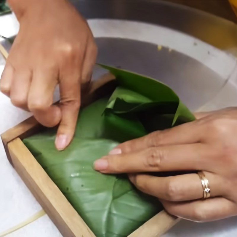 Step 5 Wrapping the Five-Colored Chung Cake