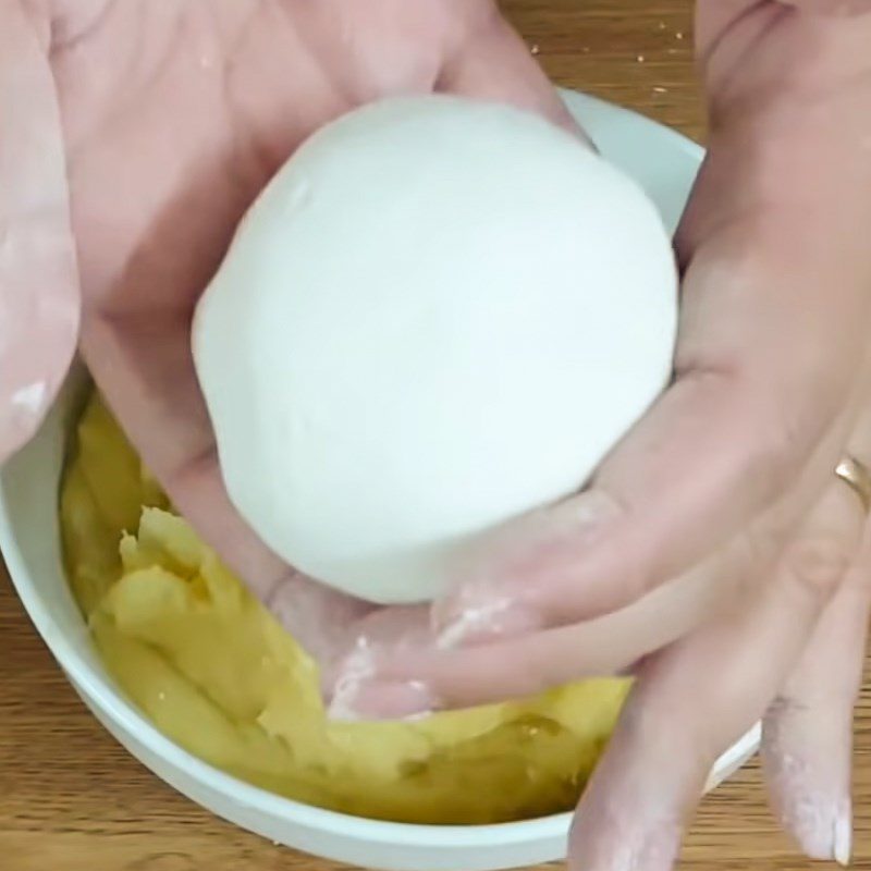 Step 4 Wrapping the Mung Bean Sticky Rice Cake